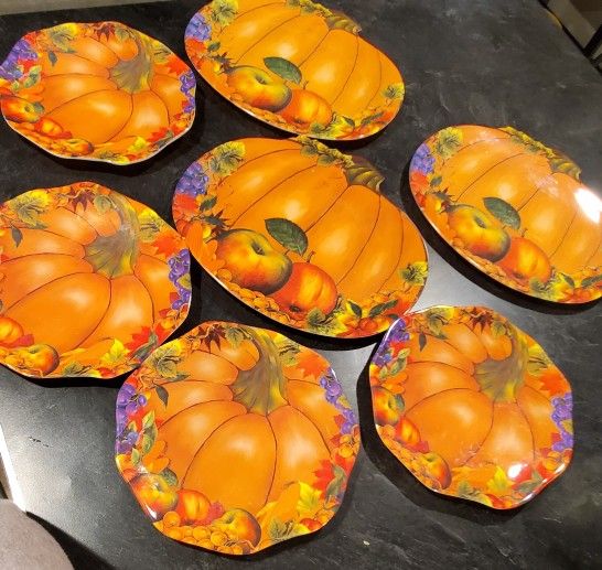 Lot of 7 Plastic Pumpkin Shaped Plates Fall Decor Thanksgiving Autumn