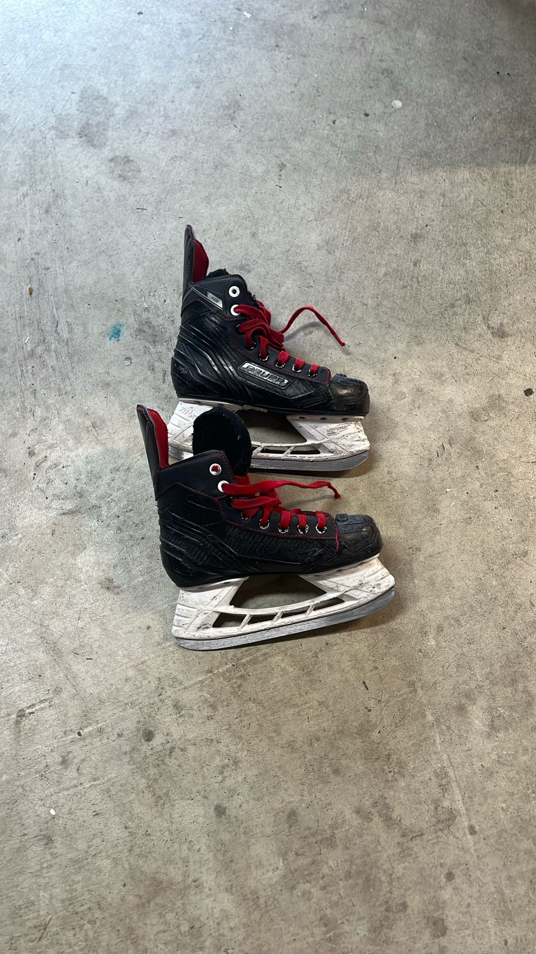 Hockey skates