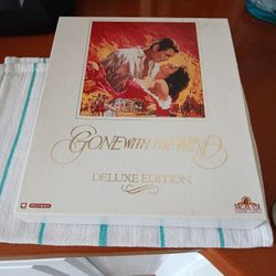 Movie. GONE WITH THE WIND DELUXE EDITION 