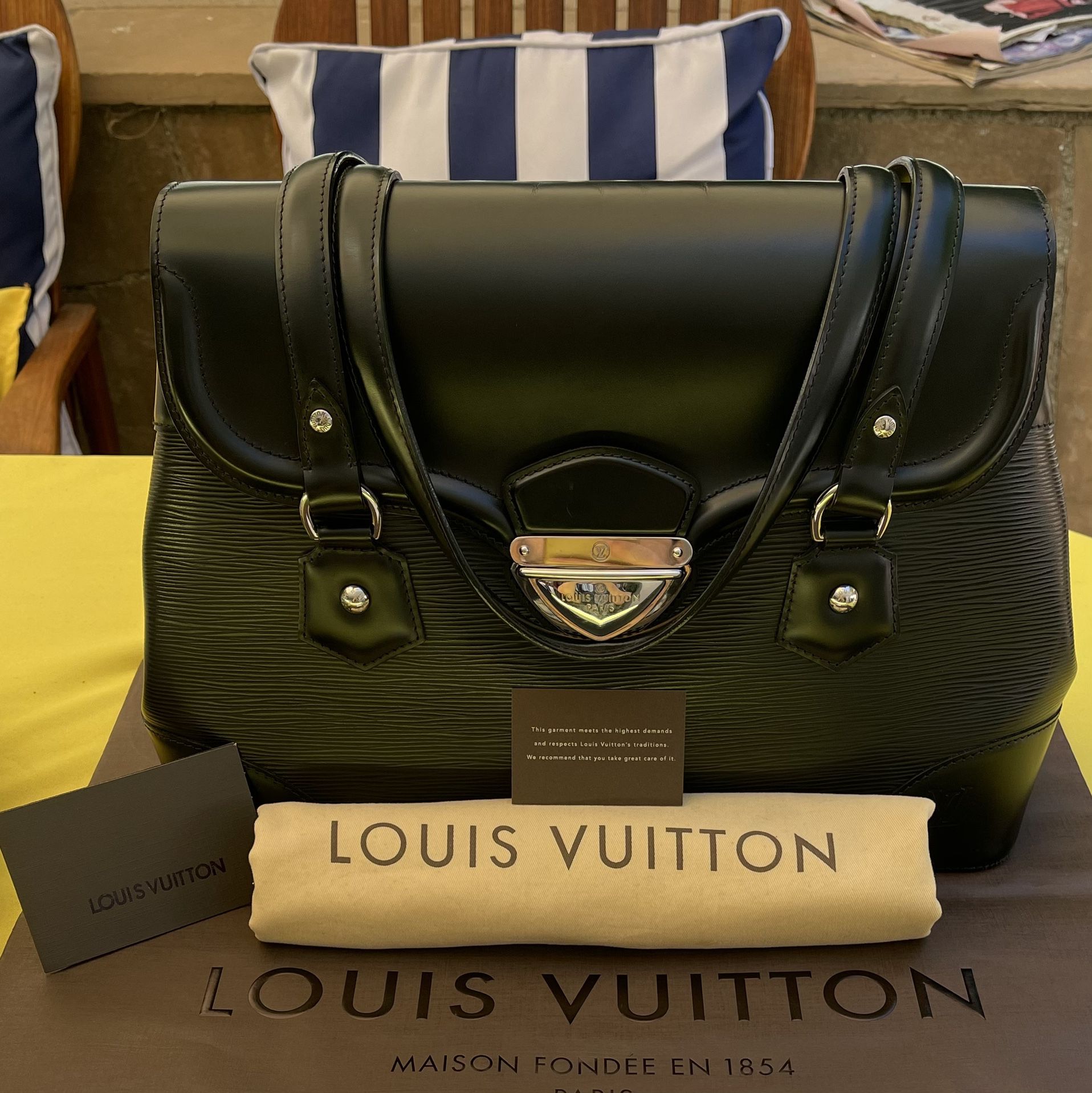 Louis Vuitton Bagatelle GM Epi Noir for Sale in Los Angeles, CA - OfferUp