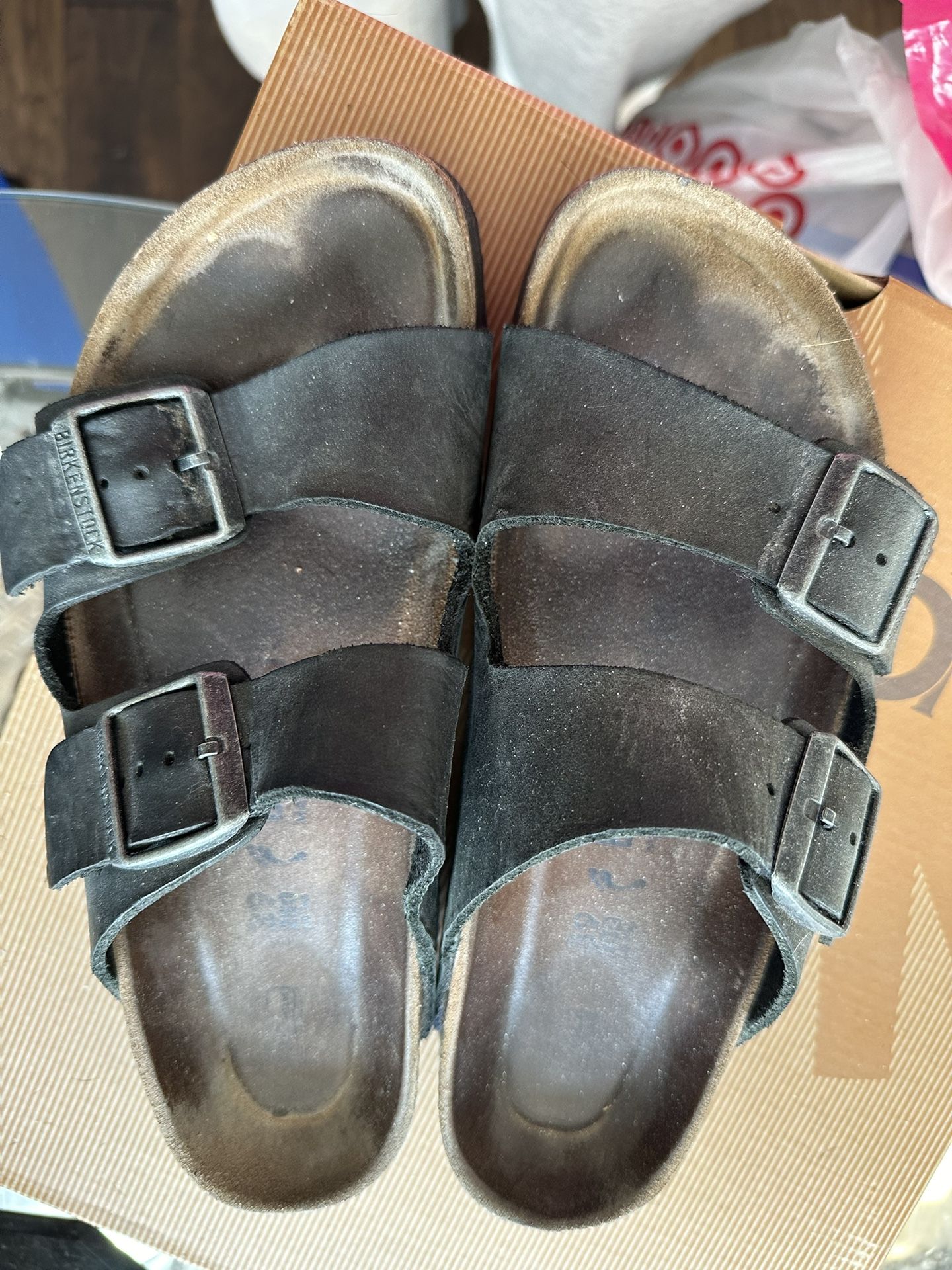 Birkenstock’s Oiled Leather Arizona Sandals Black Sz 39N