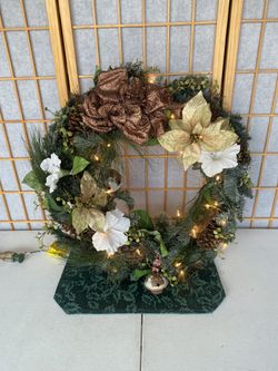 Beautiful 24” Lighted  Christmas Wreath