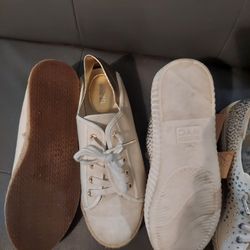 Woman tennis shoes  size 8