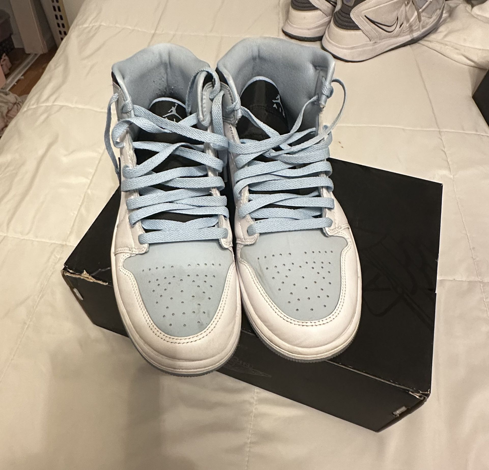 Jordan 1 Mid SE