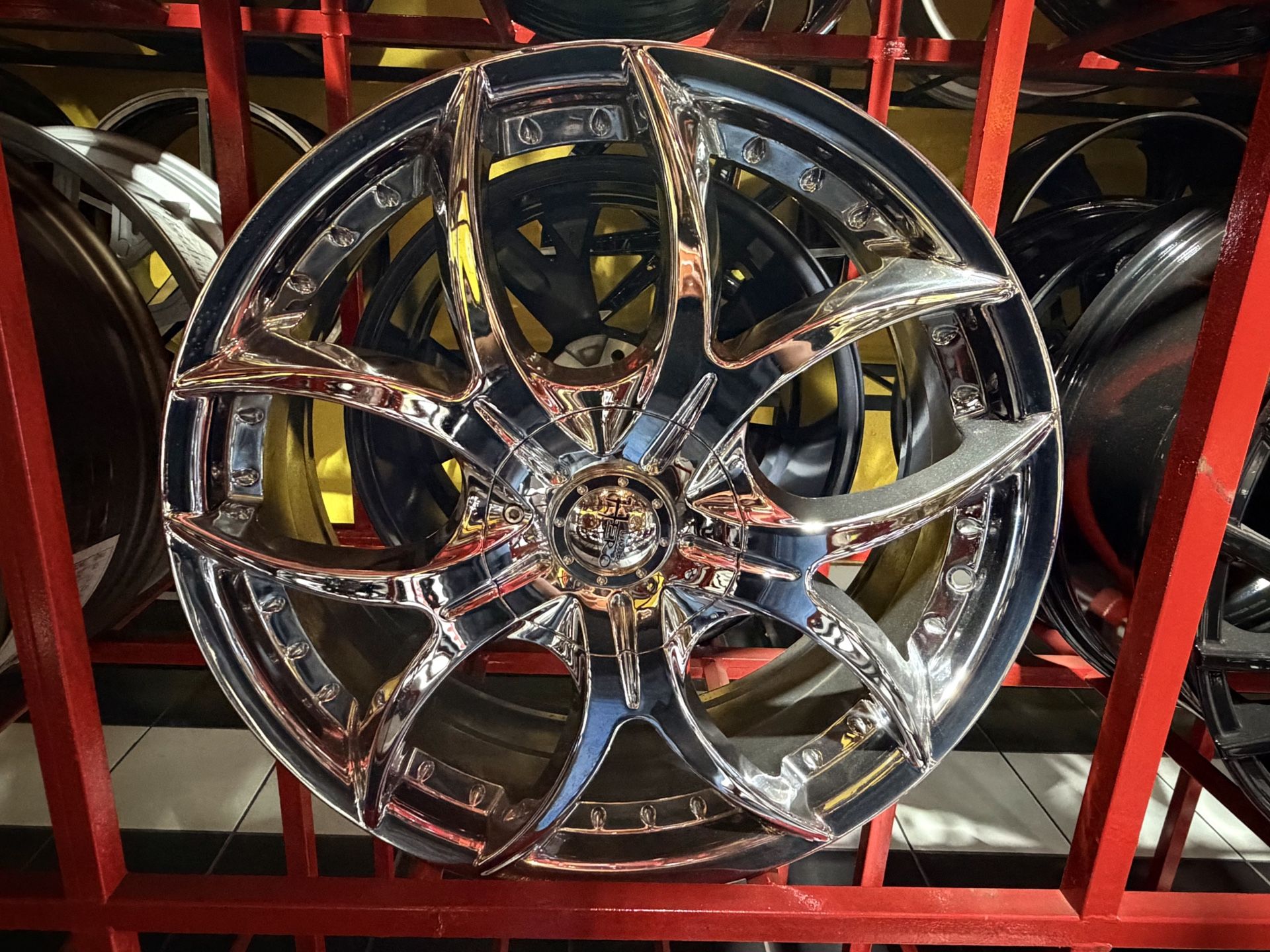 4 Set Rims Luxury Hero (20x7.5)