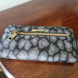 New Travelon , safe ID, RFID blocking wallet