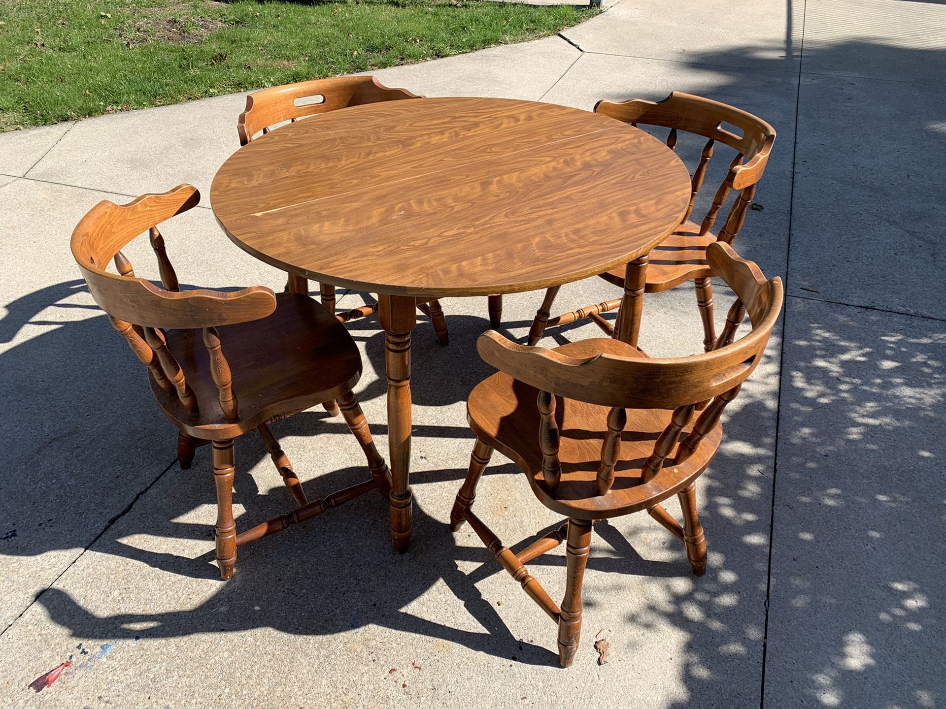 Round kitchen table with 4 chairs