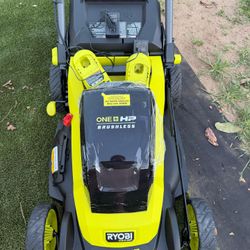 Lawn Mower Ryobi Self Propelled come with battery and charger  ( New)