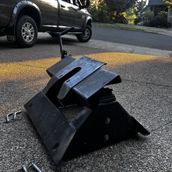 Reese 20K Heavy Duty Fifth Wheel