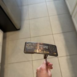 Brand New Odyssey Ai-One Giraffe Beam Double Wide 35”. Never used limited edition. Putter