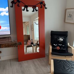 Orange mirror