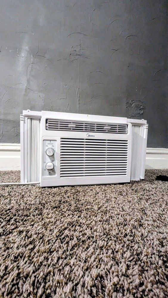 Window Air Conditioner in Mint Condition 