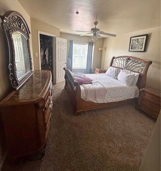 Qun Sz Bd St With Base Good Condition