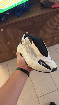 Adidas Yeezy 700 MNVN Sneaker “BONE” Size 7
