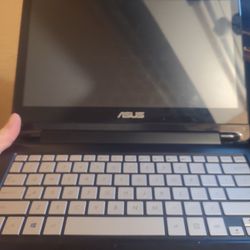 Asus 2 In 1 Laptop/touchscreen 