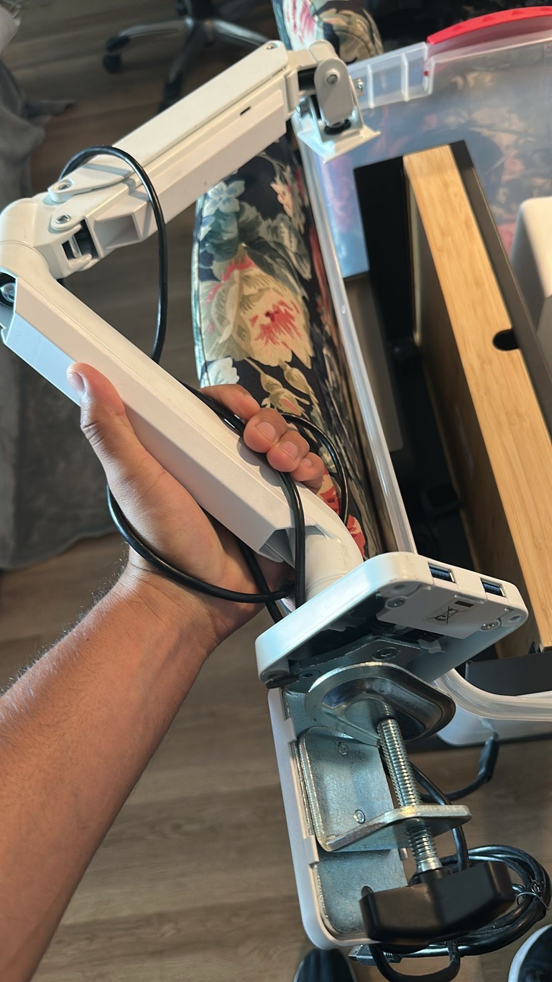 Monitor Hydraulic Arm