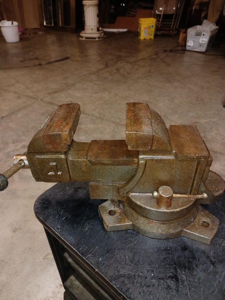 4 Inch Table Top Vise
