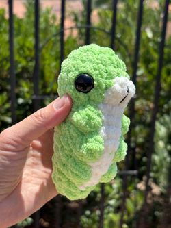 Crochet Worm / Grub from Hollow Knight plushie