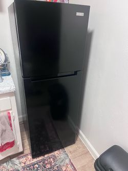 Vissani Fridge - gently used/great condition