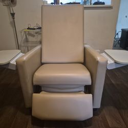 Inverness 24 hour treatment recliner