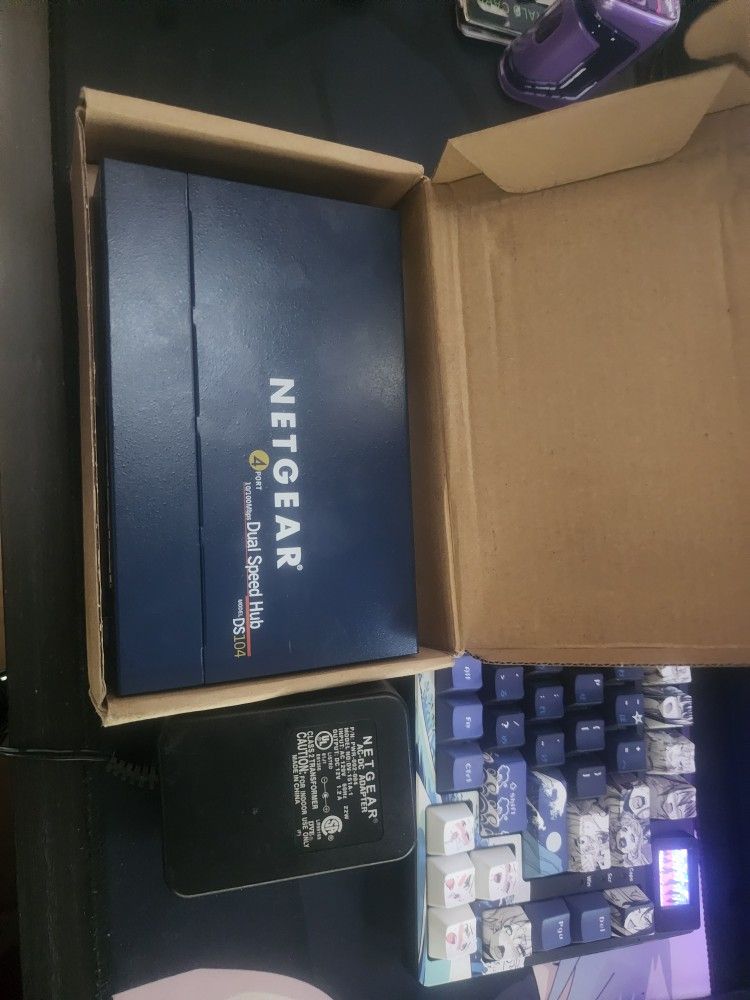 Netgear DS104 Dual Ethernet Speed Hub 4 Port 10/100 Mbps
