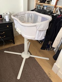 HALO Bassinest Swivel Sleeper Baby Bassinet