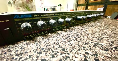 Alesis 3630 Dual Channel Compressor Limiter