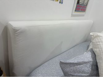 Z Gallerie Headboard – Great Conditio