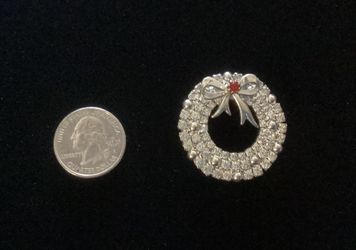 Christmas Rhinestone Wreath Pin