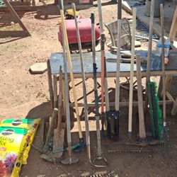 16 Garden Tools And 2 Bags Of Miracle Grow ALL For $100 Today 1st Come