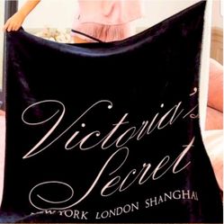 Victoria’s Secret New York/London/ Shanghai Sherpa Blanket