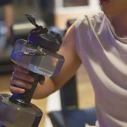Dumbbell Shaped Water Bottle/Botella De Agua En Forma De Mancuerna 