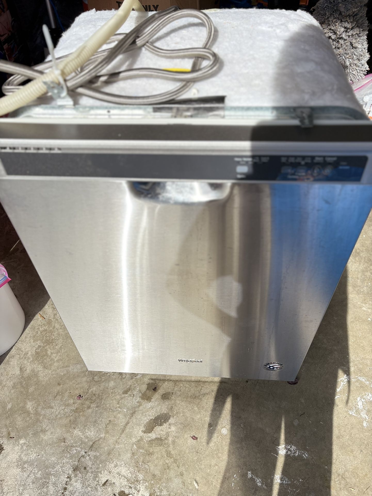 Whirlpool  Dishwasher Good Conditions Good Work.