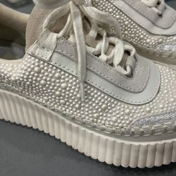 Shoes Sneakers 7.5 Women Like NEW