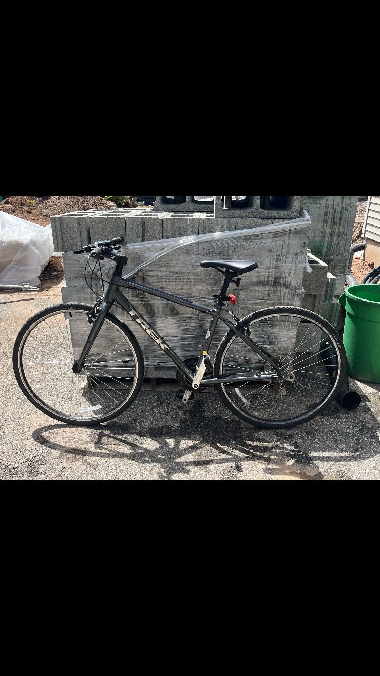 Trek FX1 2020 Hybrid Bike Size Medium Adult Bicycle