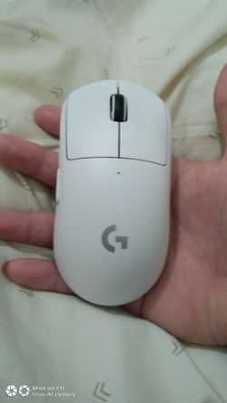 White logitech Gpro Superlight x - missing one side button and came [ with free grip tape and skate]