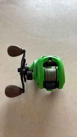 13 Fishing baitcaster