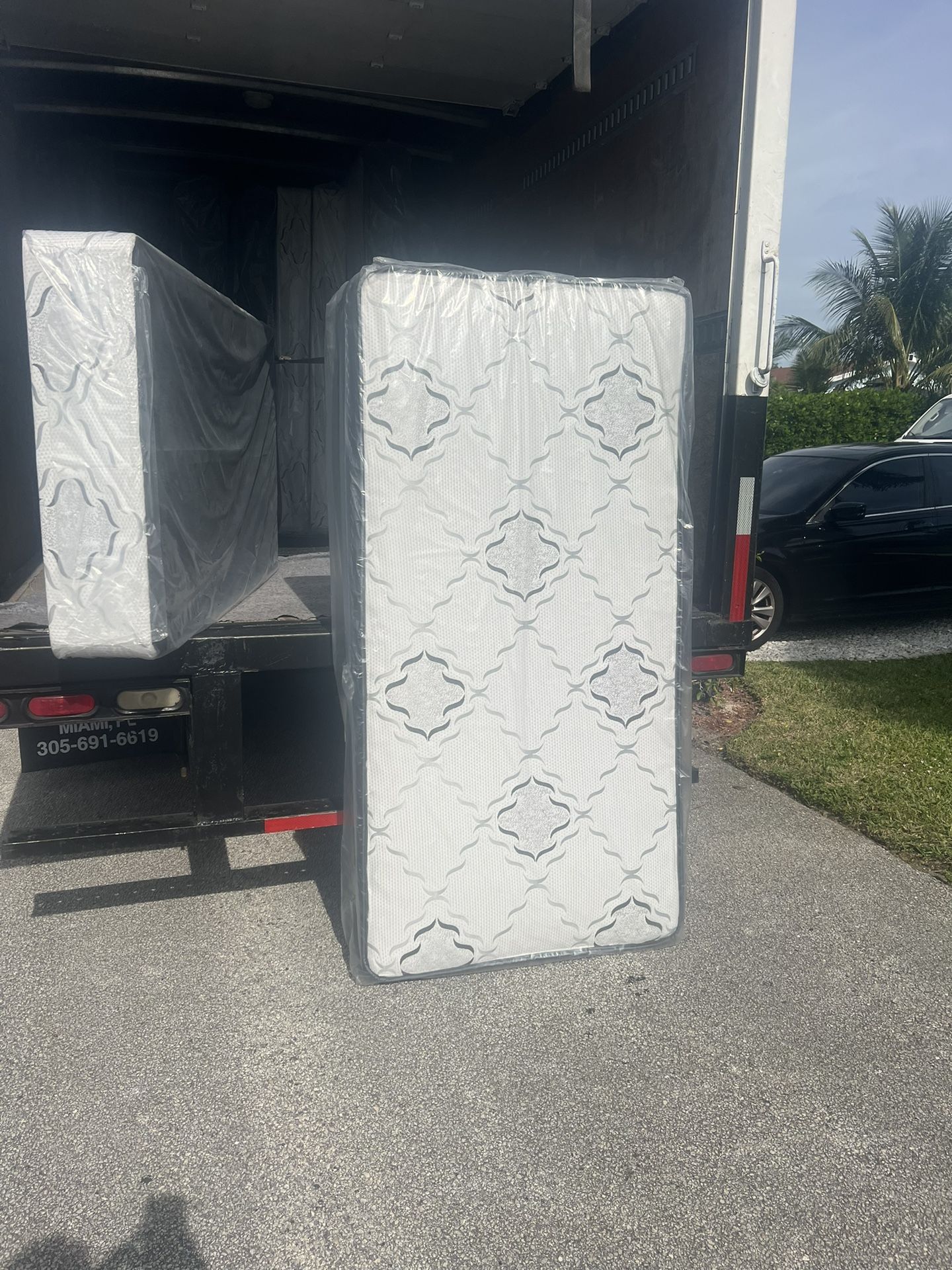 Mattresses: twin full  queen regular  Colchon Nuevo Colchones plush or pillow top available cama bed mattress