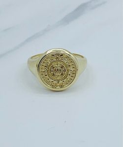 Real 10k Gold ring Aztec Calendar   Availabe in size 10    Top measures Approx 16mm    Fine Jewelry    Anillo de Calendario azteca en oro de 10 Kilate