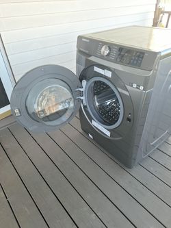 Samsung 4.5 cu. ft. Smart High-Efficiency  Dryer.