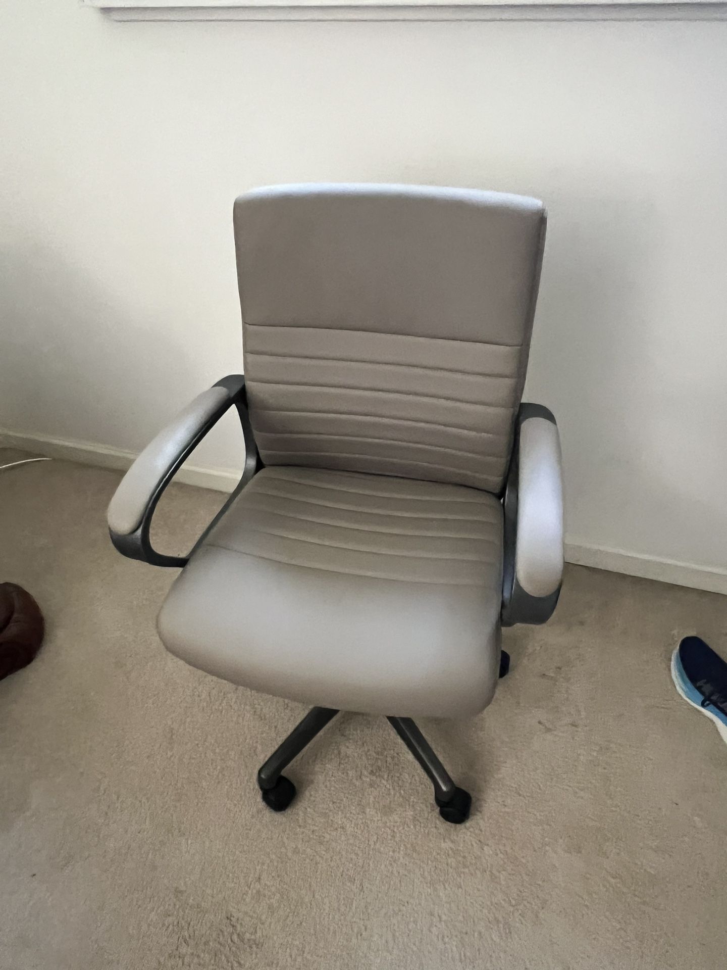Staples Tervina Ergonomic Luxura Swivel Manager Chair