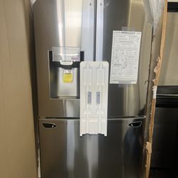 New In Box Lg French Style Stainless Steel Refrigerator 