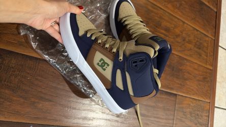 Men’s size 9 sneakers