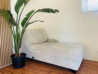 Modern Chaise Lounge Sofa – Neutral Color
