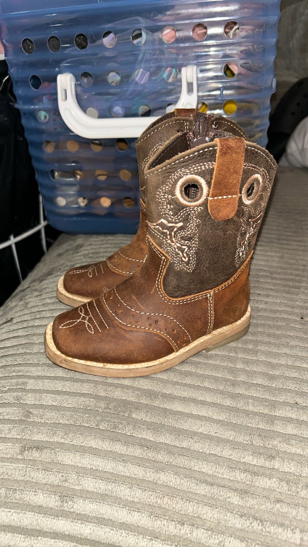 12 Month Baby Boots/ Talla 12 Meses Bonitas Practicamente Nuevas