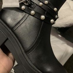 Nine West Footwear Women's Cearlz3 Ankle Boot, Black Leather, 6