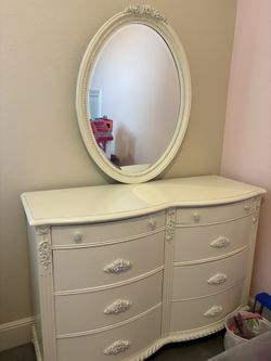 Pre-Loved Cream Princess Bedroom Set $450