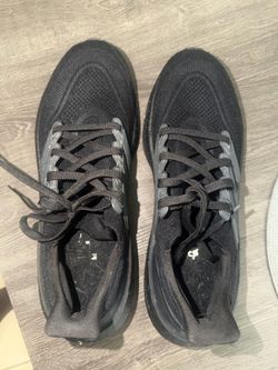 Black Adidas Ultraboosts