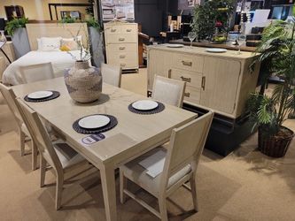 7 Pc Casual Dining Table With Leaf + 6 Chairs. Light Oak Finish!