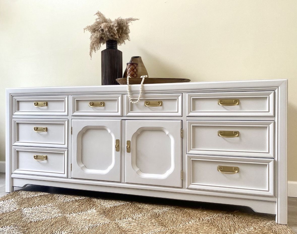 Thomasville Dresser/Dresser/Credenza/Buffet/Sideboard/Coastal/Beach/Console Table/TV Stand
